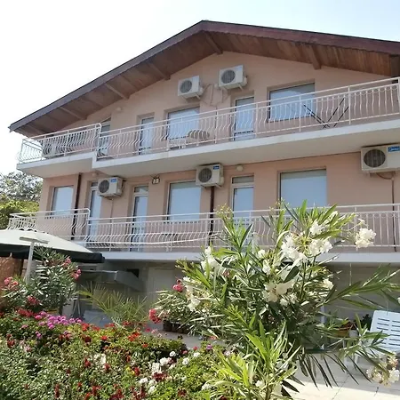 Guest house Karina 4*